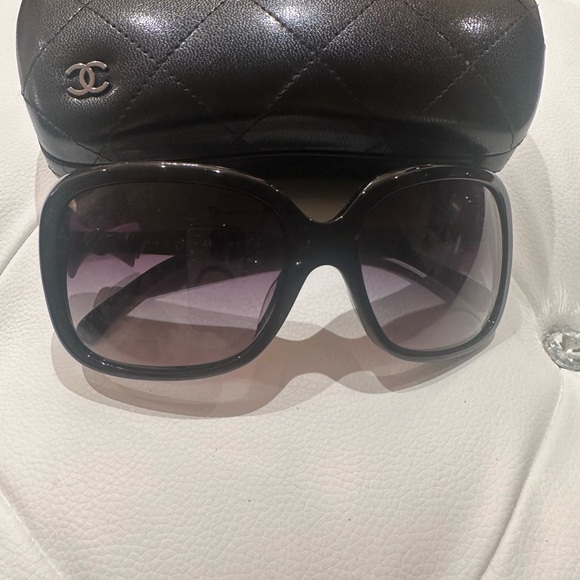 CHANEL SUNGLASSES OVERSIZD WHITE BOW RECTANGLE - Picture 8 of 11